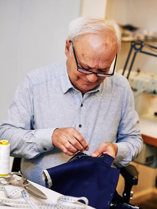 Ambachtelijke Verfijning in Maatkleding voor Heren